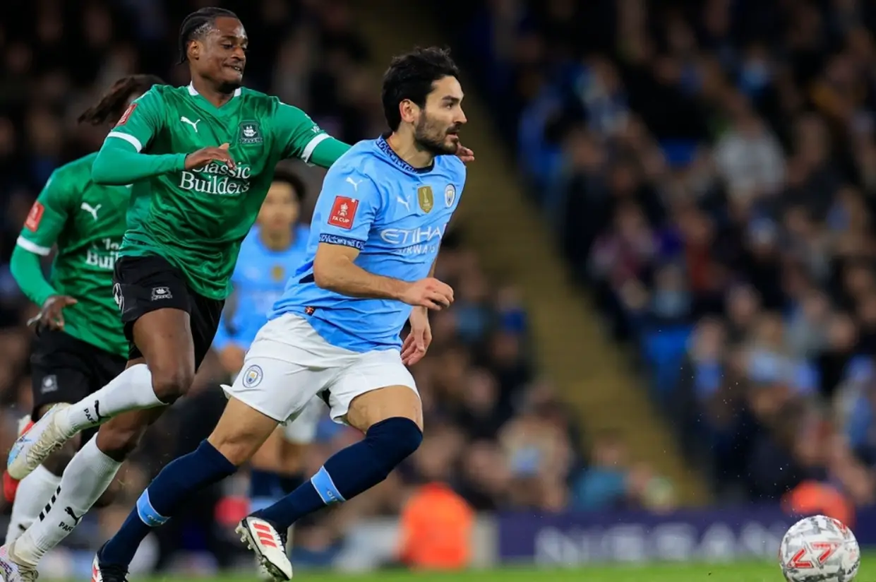 包含足总杯赛程吃紧；托特纳姆转会期再遭质疑；话题不断；年轻球员得到机会的词条