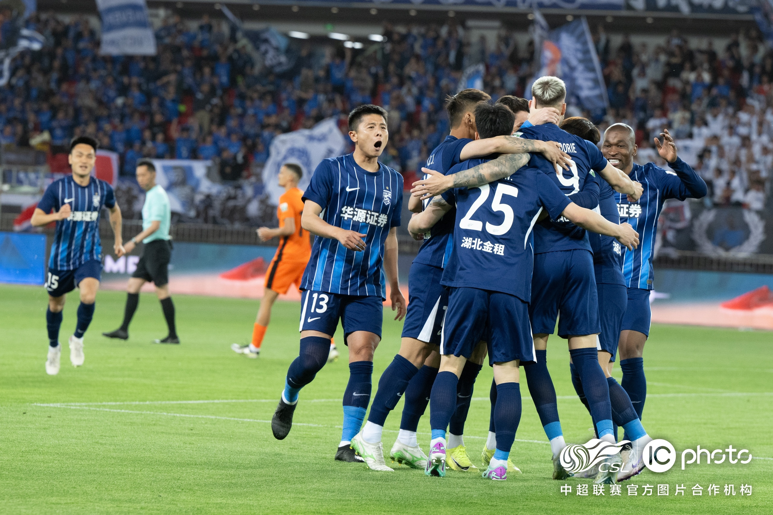 开云体育入口 -足总杯倒计时，武汉三镇关键时刻主帅复盘，细节引发关注，态度坚定，资深球员宣示担当的简单介绍