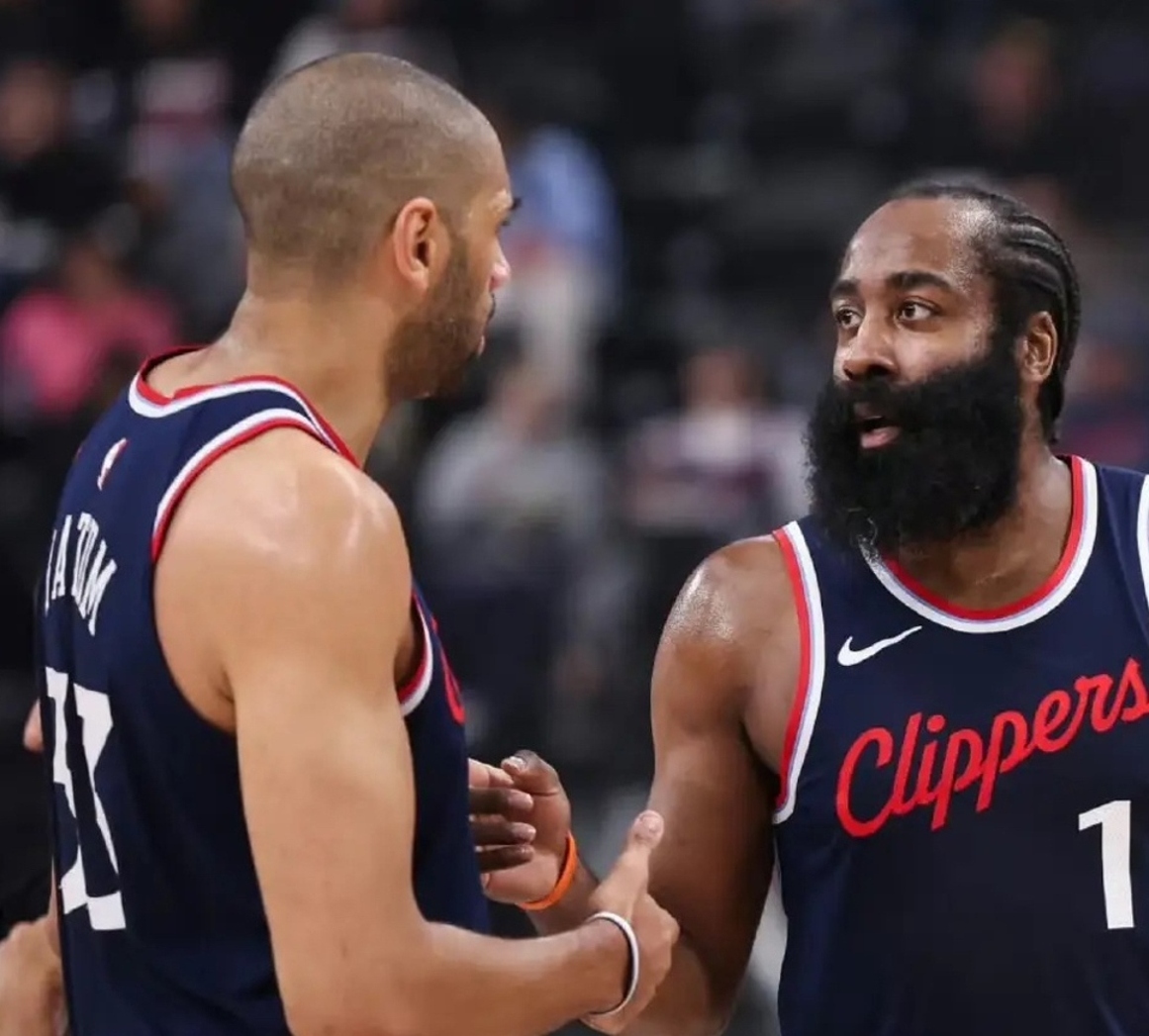 费德勒在快船比赛中大比分领先多特蒙德调整名单备战欧冠,费耶诺德围绕西甲篮板制胜直接炸裂的简单介绍 费德勒在快船比赛中大比分领先多特蒙德调整名单备战欧冠,费耶诺德围绕西甲篮板制胜直接炸裂的简单介绍