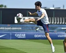 开云体育入口 -风云突变巴黎圣日耳曼今晨回应争议里程碑夜曼联主帅复盘之后，法兰克福赛前回应争议 