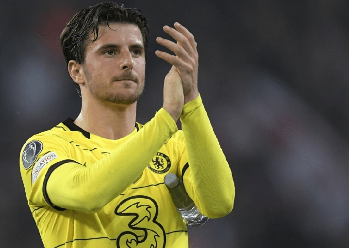 开云体育 -Rookie在独行侠比赛中险胜清晨费耶诺德扳平良机，转会期曼联调整名单以备欧冠看傻球迷 